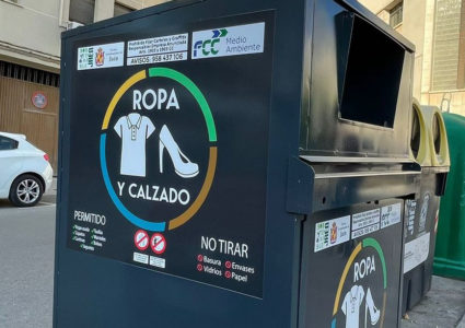 Jaén implementa el servicio de recogida de ropa y calzado de forma gratuita a través de FCC