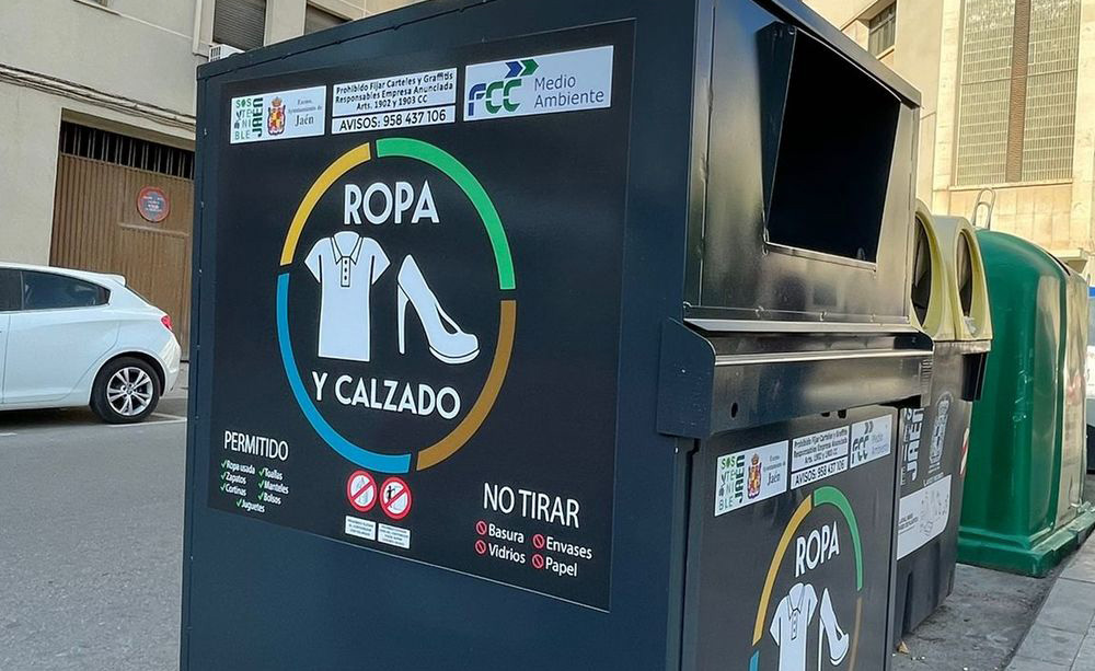 Jaén implementa el servicio de recogida de ropa y calzado de forma gratuita a través de FCC